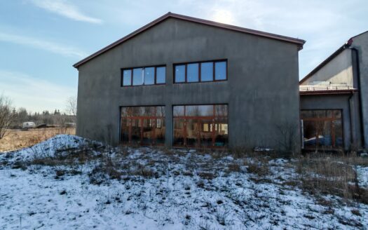 Hala handlowo-usługowa w centrum Bełchatowa