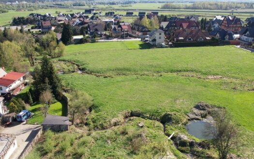 Duża działka budowlana z pozwoleniem na budowę