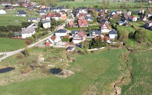 Duża działka budowlana z pozwoleniem na budowę