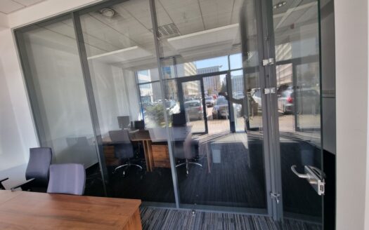 Lokal biurowo-usługowy na parterze