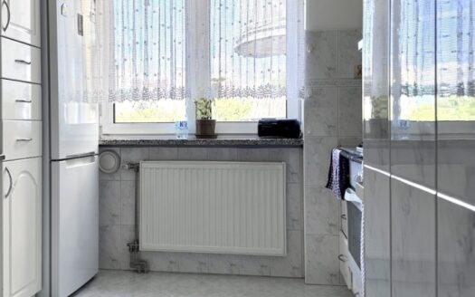 Przestronne mieszkanie obok Akademii Medycznej