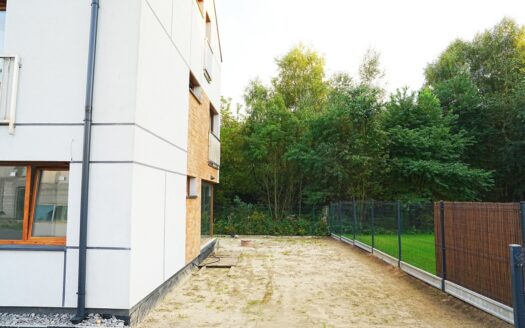 Segment w spokojnej, cichej i zielonej okolicy