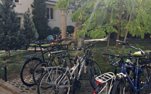 Dwa pokoje w kamienicy na Starym Żoliborzu