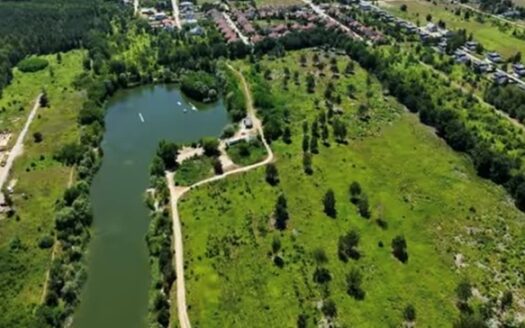 DZIAŁKA BUDOWLNA NAD PRYWATNYM JEZIOREM