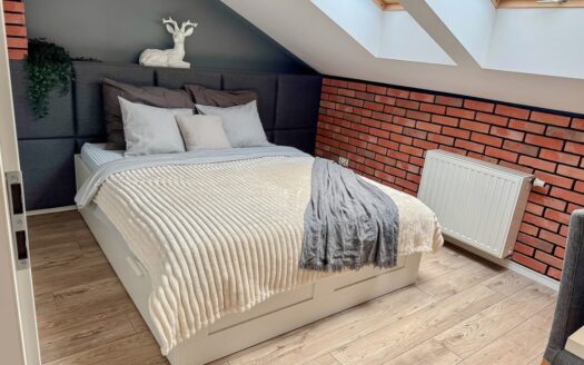 Wyjątkowe dwupoziomowe mieszkanie z klimatyzacją