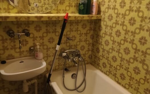 Sprzedam dwupokojowe mieszkanie na Bałutach.