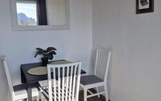 Przytulne i słoneczne 2-pokoje przy metrze Trocka