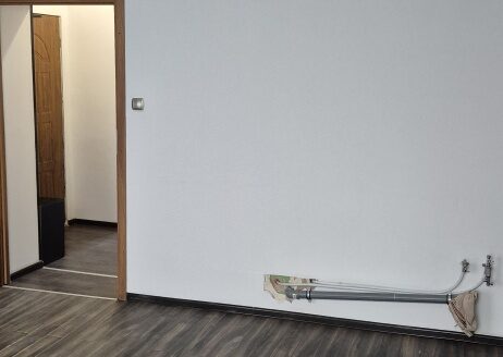 Łódź Górna 2 pokoje na parterze kamienicy