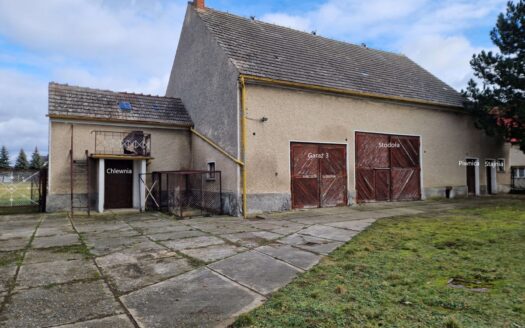 Dom 300 m², 38 arów działki, 3 garaże, stodoła