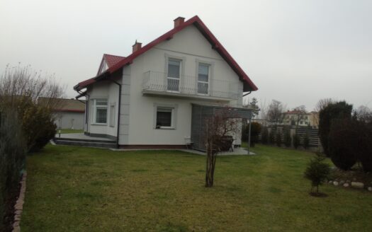 Dom Jednrodzinny , zaplecze ogrodnicze pow 4980m2