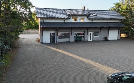 Budynek mieszkalno-usługowy przy trasie nr 11