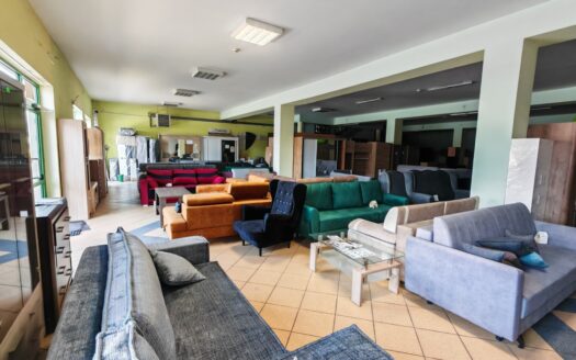 Hala handlowo-usługowa w centrum Bełchatowa