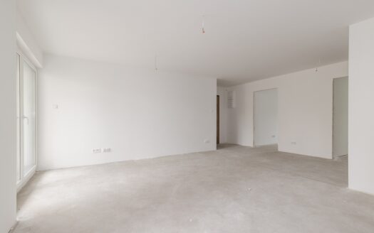 Duży salon, 3 lub 4 pokoje, balkon, kameralnie