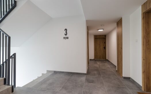 Duży salon, 3 lub 4 pokoje, balkon, kameralnie