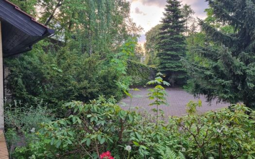 Dom na dużej zielonej działce w Puszczykowie