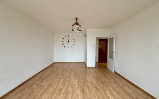 Ul. Tokarza – Cicha kawalerka z widokiem na zieleń!