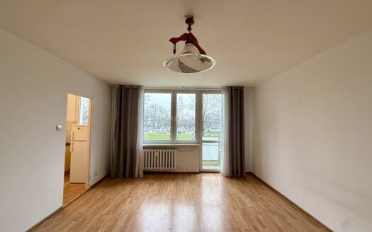 Ul. Tokarza – Cicha kawalerka z widokiem na zieleń!