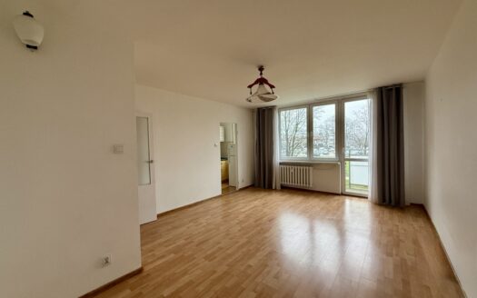 Ul. Tokarza – Cicha kawalerka z widokiem na zieleń!