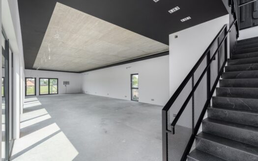 Budynek wolnostojący 280m2 Półłanki do Wynajęcia