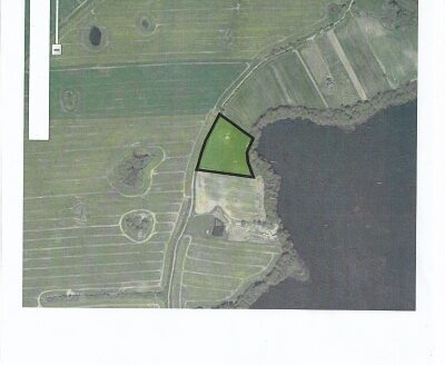 Działka z WZ, linią brzegową jeziora i winnicą