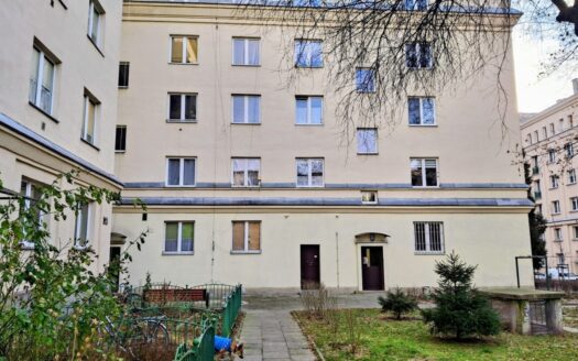 Duże 3-pok. kuchnia,2 balkony francuskie. Piwnica.