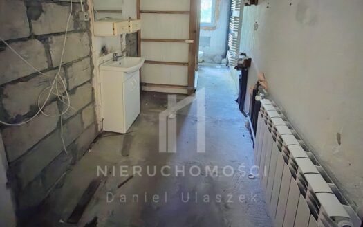 DOM W MIEJSCOWOŚCI FOLUSZ