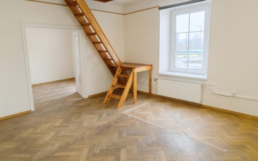 Połowa willi miejskiej – biuro lub mieszkanie!