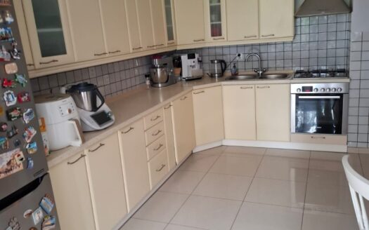 Dom dwurodzinny w Miodówku -jezioro las