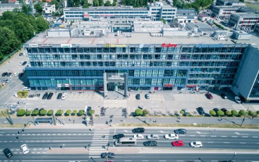 Lokal biurowo-usługowy na parterze