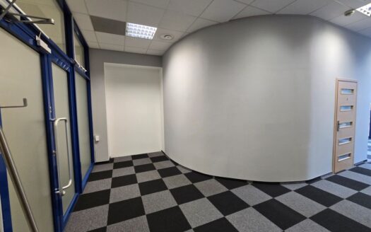 Lokal biurowo-usługowy na parterze