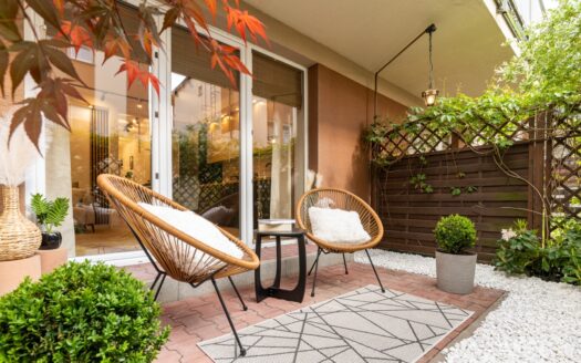 Apartament z ogródkiem, Garaż na 2 auta, Komórka