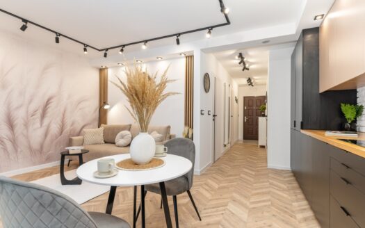 Apartament z ogródkiem, Garaż na 2 auta, Komórka