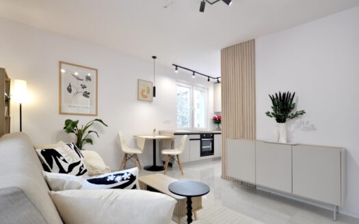 Apartament | 1 Piętro | Balkon | Prywatny Parking