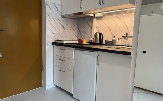 Kawalerka w Centrum Warszawy, słoneczna i cicha