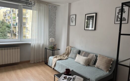 Kawalerka w Centrum Warszawy, słoneczna i cicha