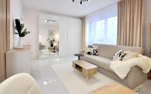 Apartament | 1 Piętro | Balkon | Prywatny Parking