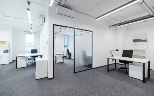 Umeblowane biuro/5 gabinetów/salka konferencyjna