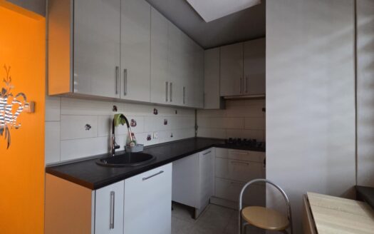 2 oddzielne pokoje do odświeżenia – ul. Smolenia 2a