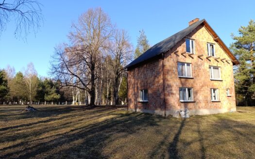 Dom piętrowy z dużą przestronną działką SPRZEDAM