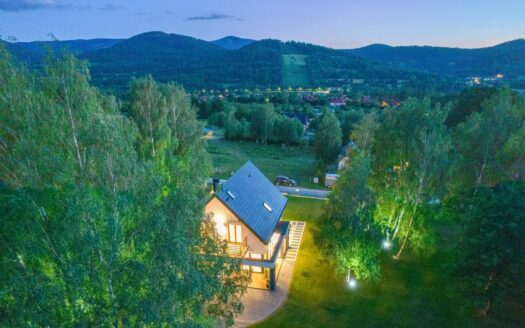 Nowoczesny dom z panoramicznym widokiem na góry