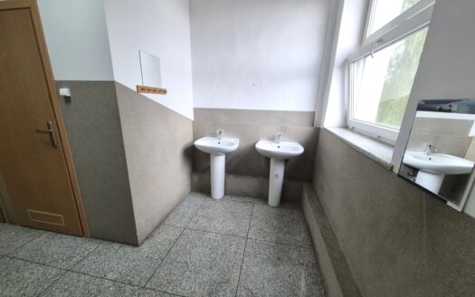 Lokal na magazyn lub produkcyję Piłsudskiego 135H