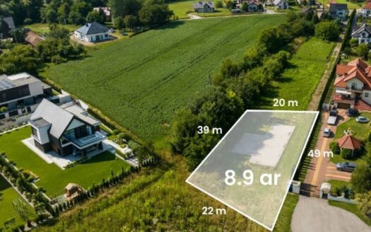 Nowa Huta-Mogiła. Działka z rozpoczętą budową.