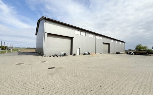 Dom 250m2 z 2 halami łącznie 1300m2 2,19ha ziemi