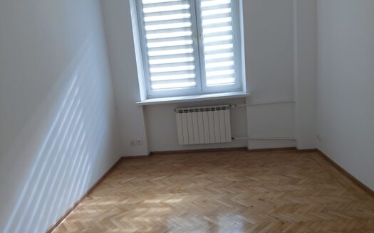 Trzypokojowe mieszkanie przy Placu Hallera