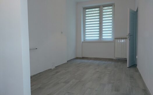 Trzypokojowe mieszkanie przy Placu Hallera