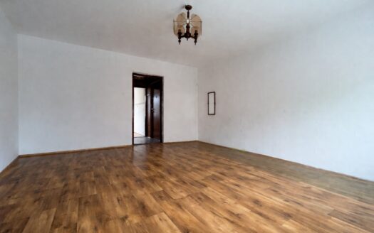 Dwustronne do remontu 33m² + 4m² piwnica, parking