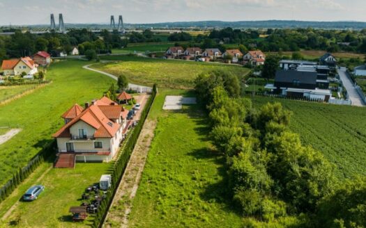 N.Huta. Mogiła. Działka na "bliźniaka".