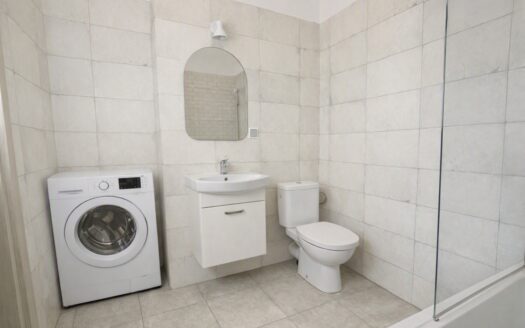 Sprzedam 2-pok. mieszkanie 48m² Oporów Balzaka 2f