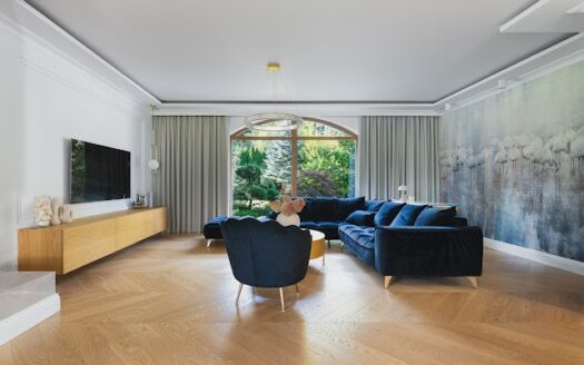 PRZESTRONNY DOM 253 m²