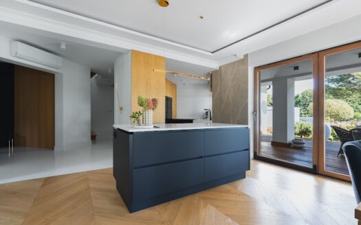 PRZESTRONNY DOM 253 m²